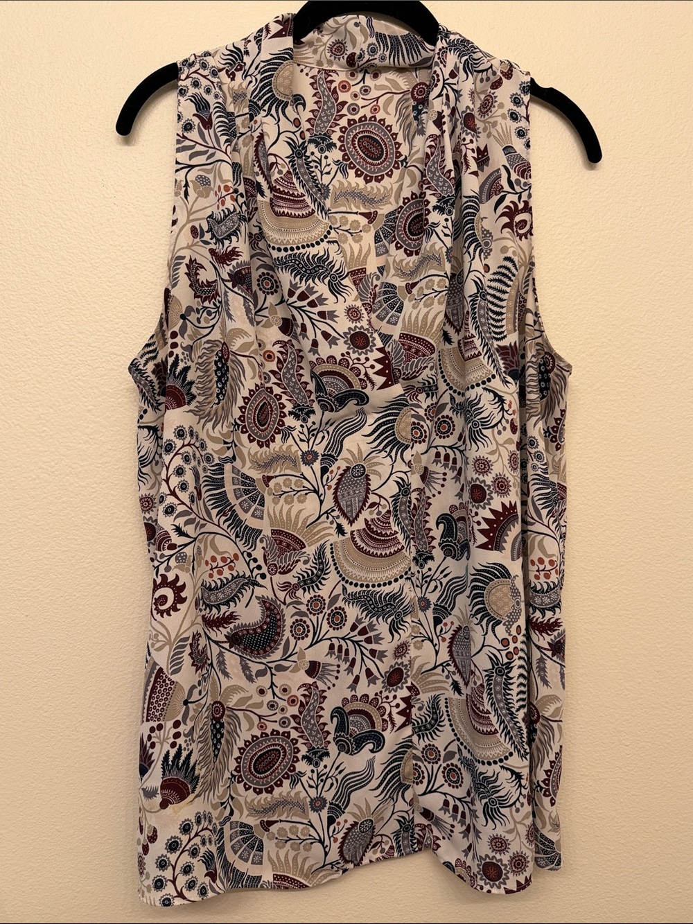 Anne Taylor Loft Sleeveless Printed V-Neck Blouse - Cream with Burgundy & Navy